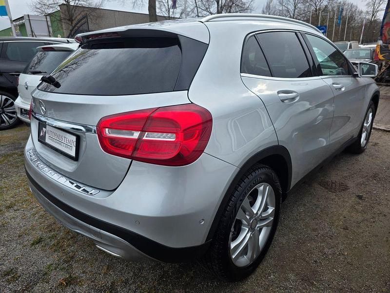Gebraucht Mercedes GLA200 156 PS (114 kW) 2016 Silber SUV