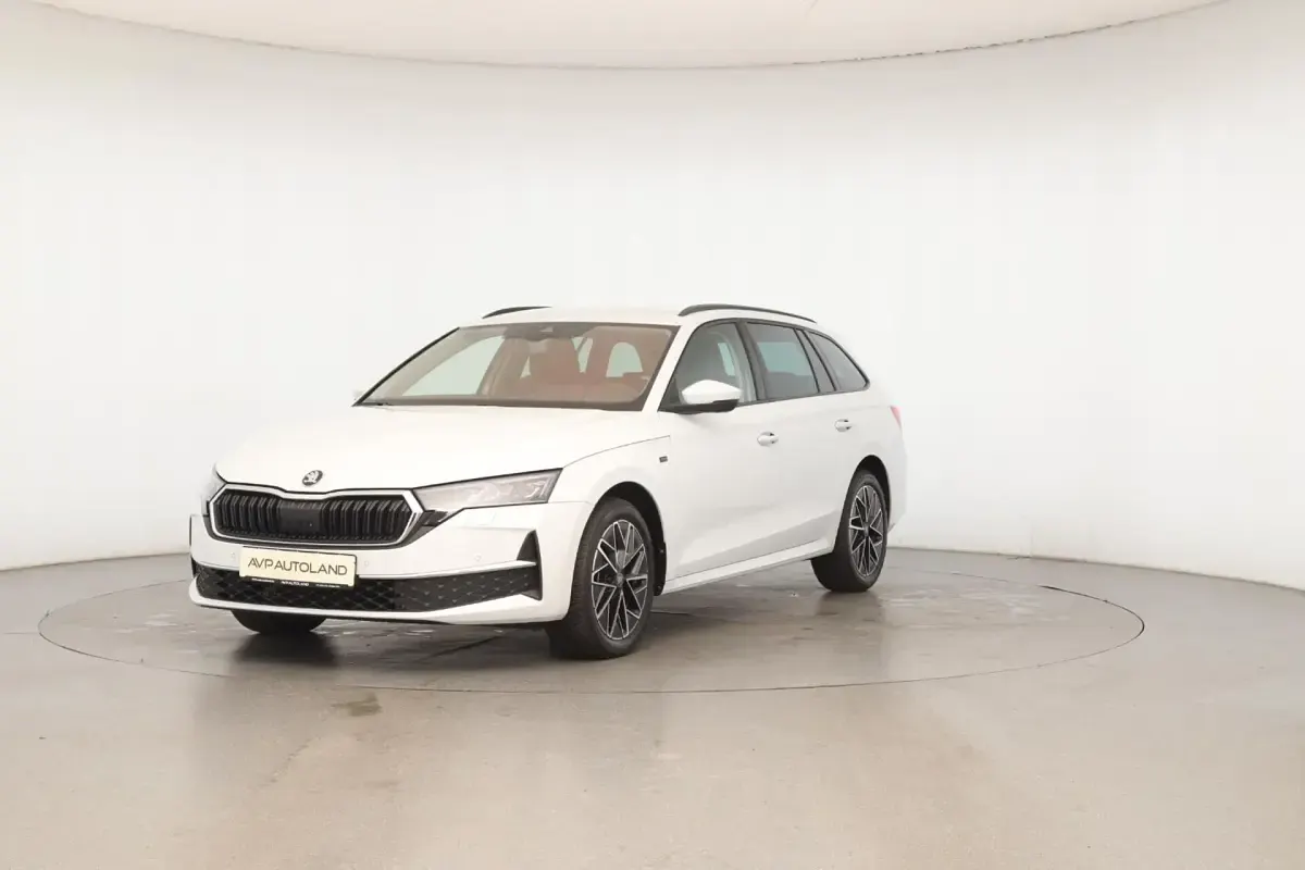 Gebraucht Skoda Octavia Tour 150 PS (110 kW) 2025 Moonweiss Kombi