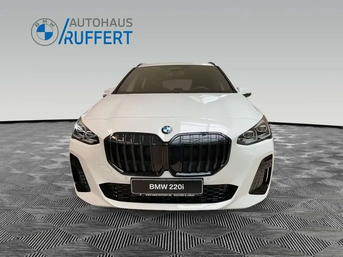 Neu BMW 220 M Sport 156 PS (114 kW) 2025 Alpinweiss iii Van / Kleinbus