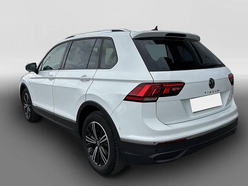 Gebraucht VW Tiguan Active 131 PS (96 kW) 2022 Weiß SUV