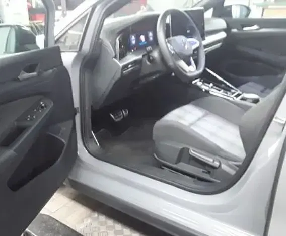 Gebraucht VW Golf VIII GTE 177 PS (130 kW) 2025 Mondsteingrau