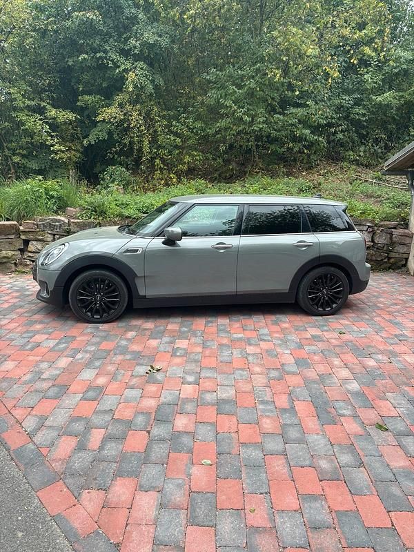 Grau Gebraucht 2020 Mini Clubman Kombi | 16.999 € - Bild 1/4