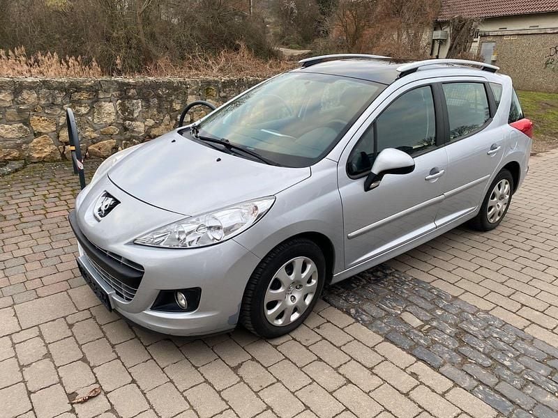 Gebraucht Peugeot 207 Tendance 73 PS (53 kW) 2012 Silber Kombi