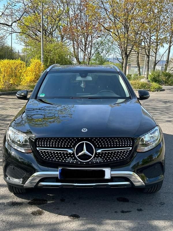 Schwarz Gebraucht 2017 Mercedes GLC250 SUV | 25.700 € (Guter Preis) - Bild 1/4