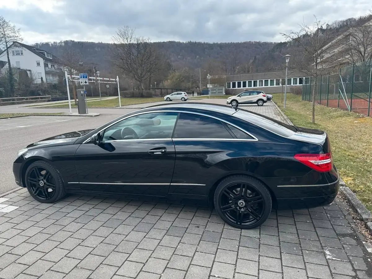 Gebraucht Mercedes E350 231 PS (169 kW) 2010 Schwarz Coupé