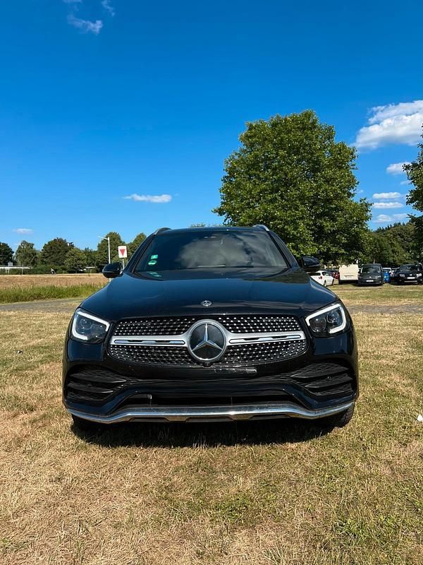 Schwarz Gebraucht 2020 Mercedes GLC300 AMG SUV | 37.777 € (Fairer Preis) - Bild 1/4