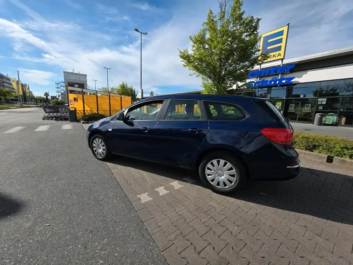 Gebraucht Opel Astra 110 PS (80 kW) 2013 Blau Kombi