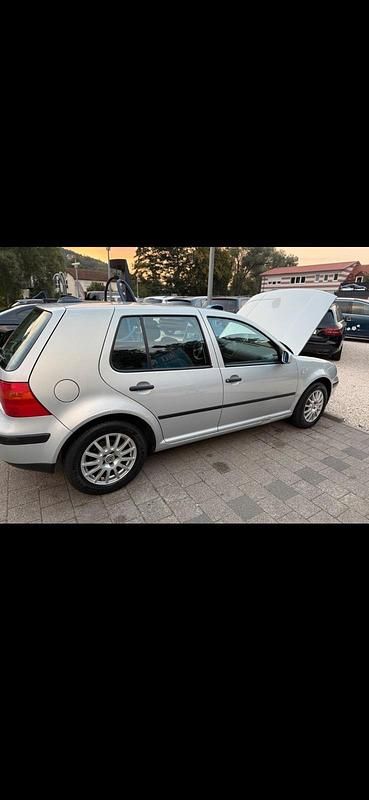 Gebraucht VW Golf IV 100 PS (73 kW) 1999 Silber Kleinwagen