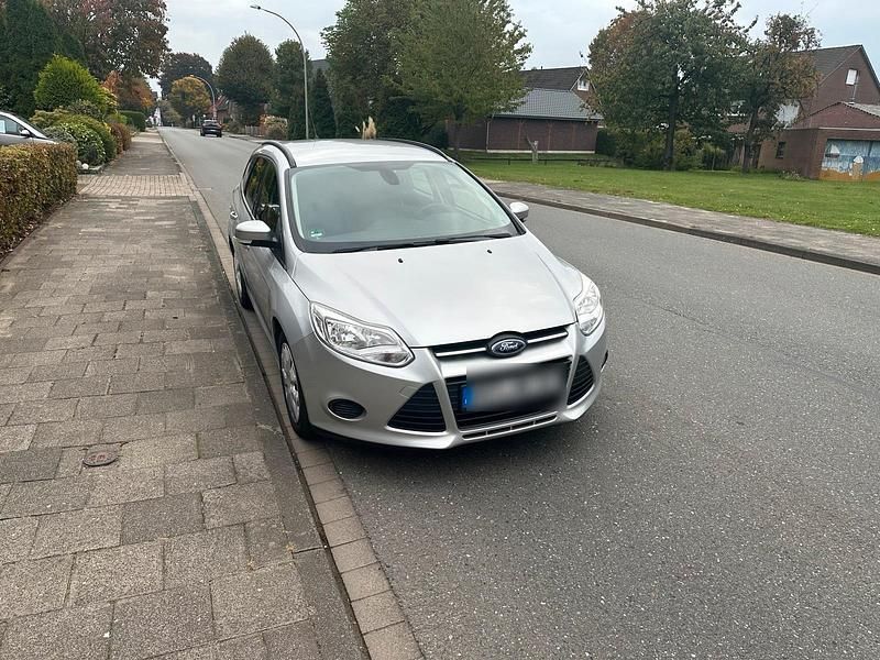 Silber Gebraucht 2013 Ford Focus Kombi | 3.800 € (Guter Preis) - Bild 1/4