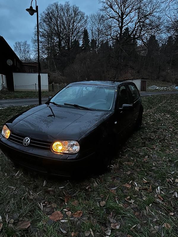 Gebraucht VW Golf IV 75 PS (55 kW) 2001 Schwarz Limousine