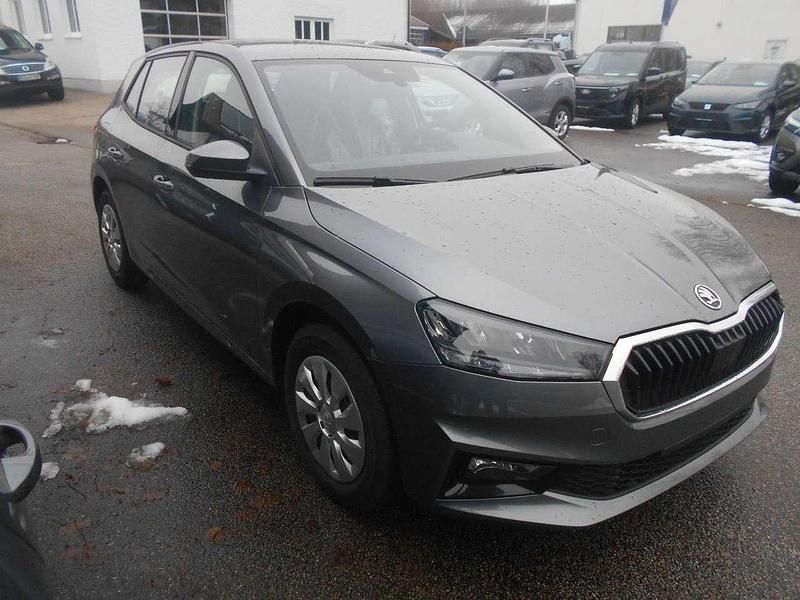 Neu Skoda Fabia Selection 80 PS (58 kW) 2025 Grau Limousine