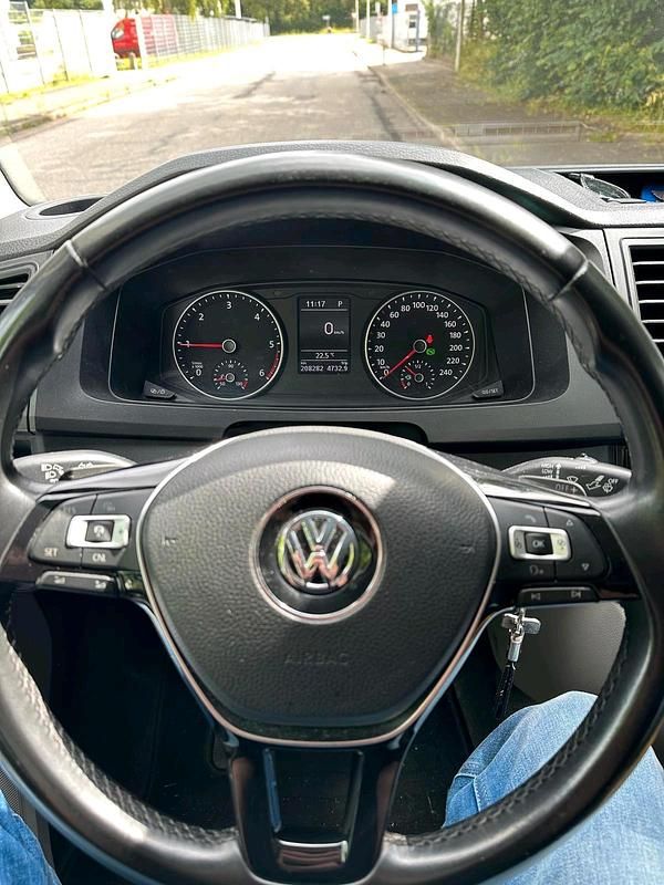 Gebraucht VW Transporter 150 PS (110 kW) 2018 Grau Van