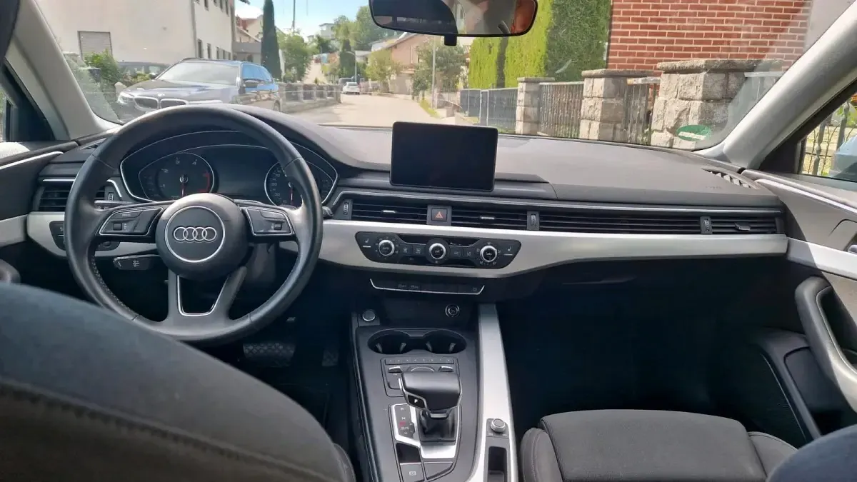 Gebraucht Audi A4 Sport 150 PS (110 kW) 2019 Grau Kombi