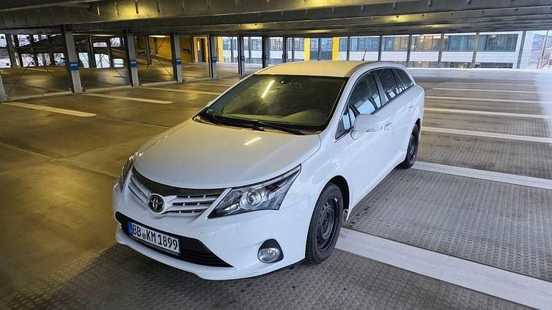Gebraucht Toyota Avensis Comfort 124 PS (91 kW) 2013 Weiß Kombi