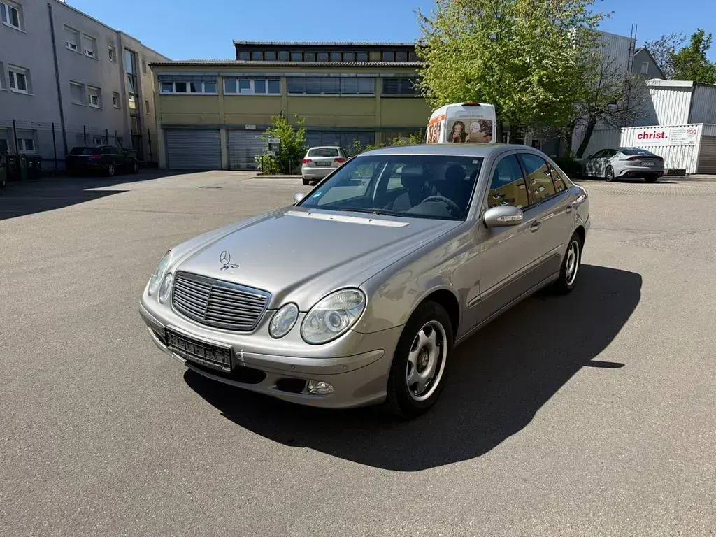 Second-hand Mercedes E200 163 CP (119 kW) 2003 Argintiu Berlinǎ