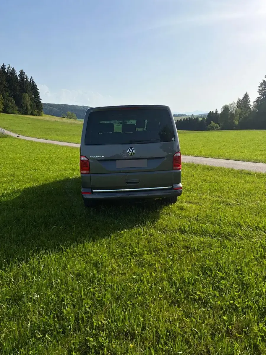 Gebraucht VW Multivan Generation Six 150 PS (110 kW) 2018 Grau Van / Kleinbus
