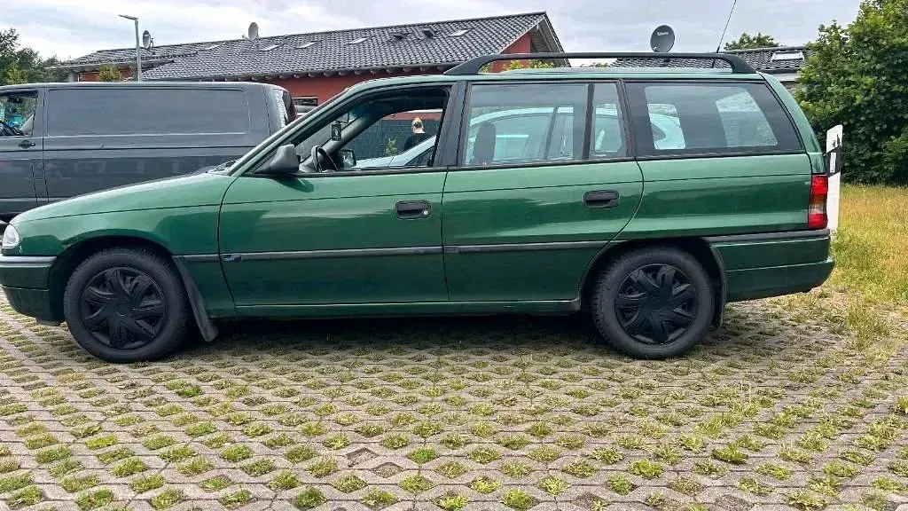 Gebraucht Opel Astra 101 PS (74 kW) 1996 Grün Kombi