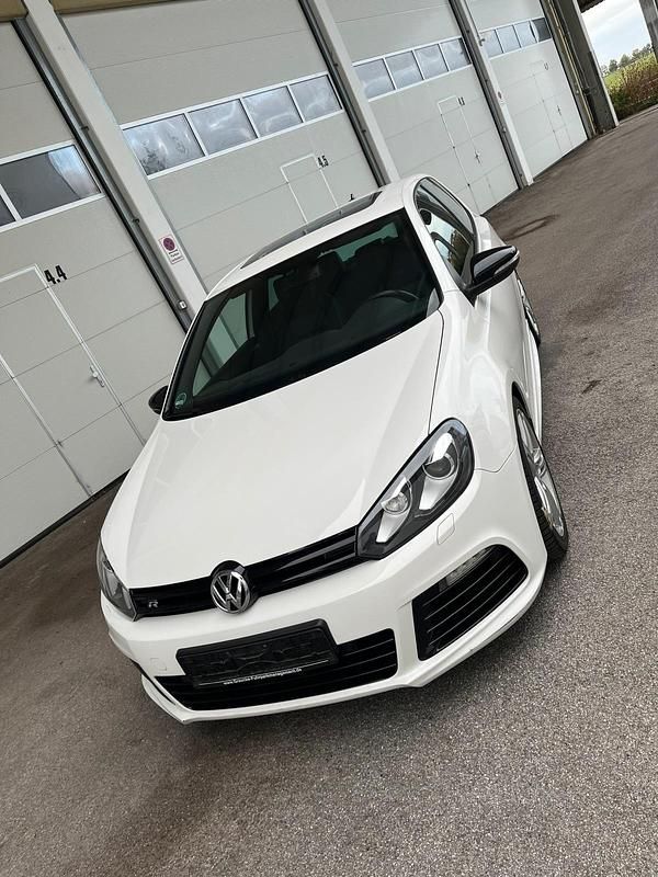 Weiß Gebraucht 2011 VW Golf VI R Coupé | 23.000 € - Bild 1/4