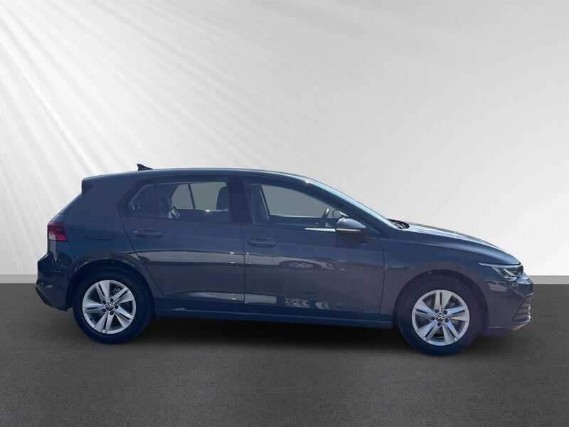 Gebraucht VW Golf VIII Life 110 PS (80 kW) 2024 Grau Limousine