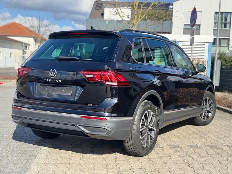 Gebraucht VW Tiguan 150 PS (110 kW) 2024 Schwarz SUV