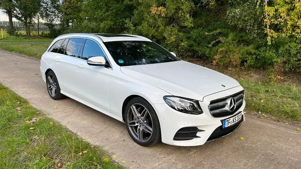 Gebraucht Mercedes E250 211 PS (155 kW) 2017 Weiß Limousine