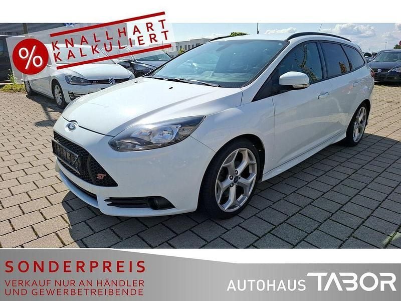 Frostweiß Gebraucht 2013 Ford Focus ST Kombi | 7.985 € (Guter Preis) - Bild 1/4