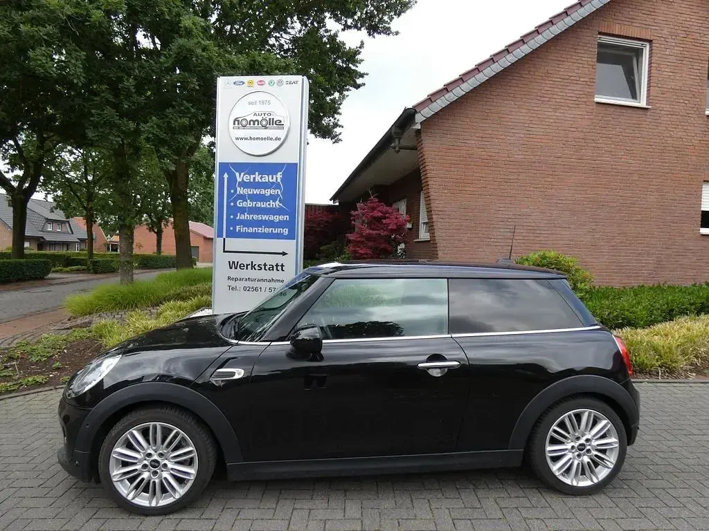 Gebraucht Mini Cooper Pepper 136 PS (100 kW) 2017 Midnightblackmetall (metallic) Kleinwagen