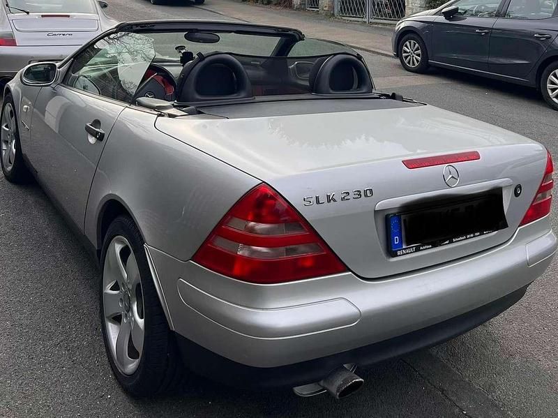 Gebraucht Mercedes SLK230 193 PS (141 kW) 1999 Silber Cabrio