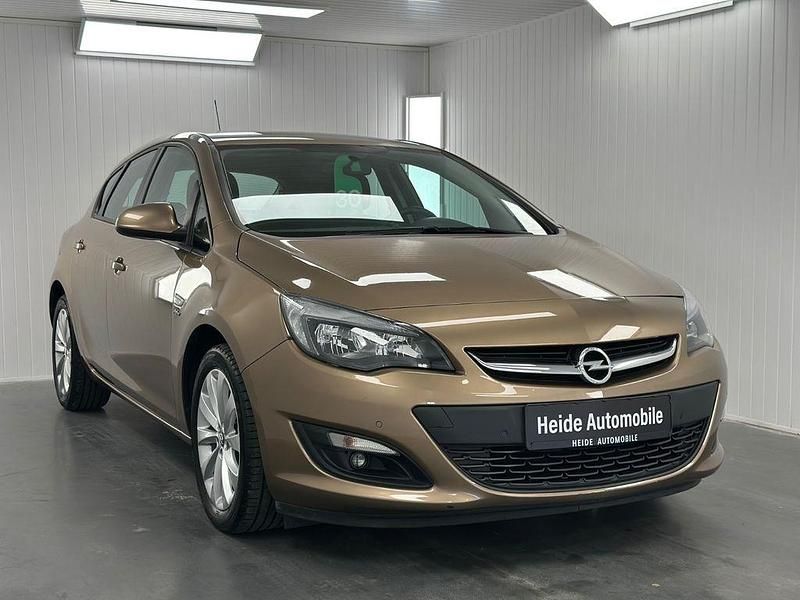Gebraucht Opel Astra Active 140 PS (102 kW) 2014 Champagner (m2) Limousine