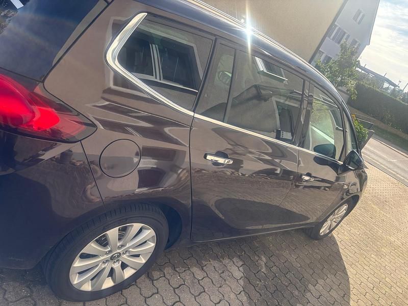 Braun Gebraucht 2012 Opel Zafira Tourer Van / Kleinbus | 6.000 € (Fairer Preis) - Bild 1/4