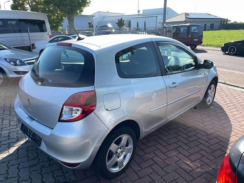 Gebraucht Renault Clio IV 75 PS (55 kW) 2012 Platingrau Kleinwagen