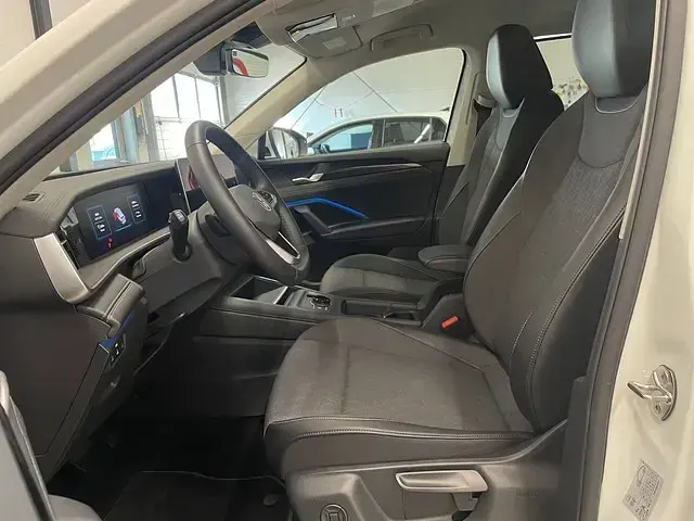 Gebraucht VW Tayron Life 193 PS (141 kW) 2025 Oryxweiß perlmutteffekt SUV