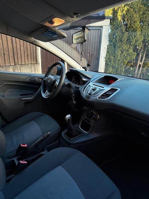 Gebraucht Ford Fiesta 82 PS (60 kW) 2010 Blau Kleinwagen