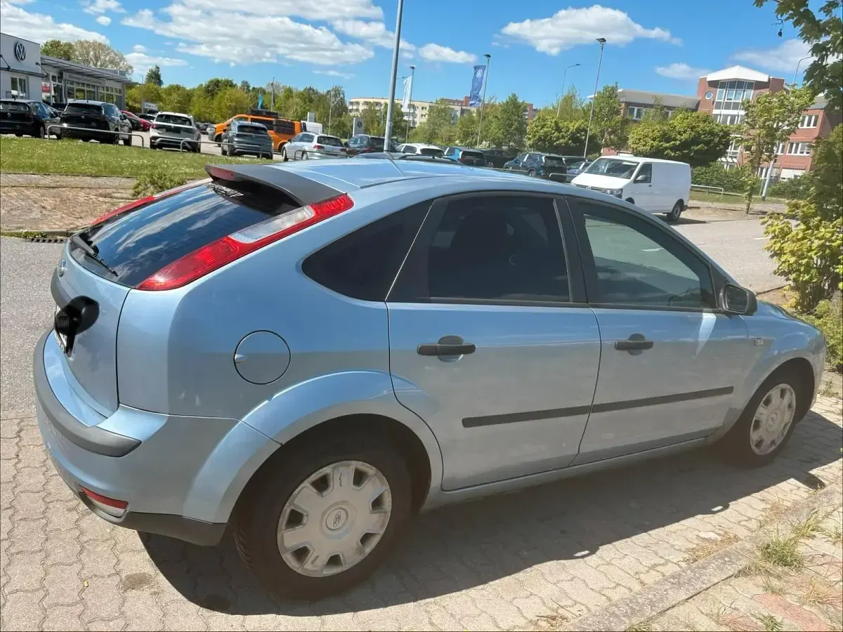 Gebraucht Ford Focus 95 PS (69 kW) 2006 Blau Kleinwagen