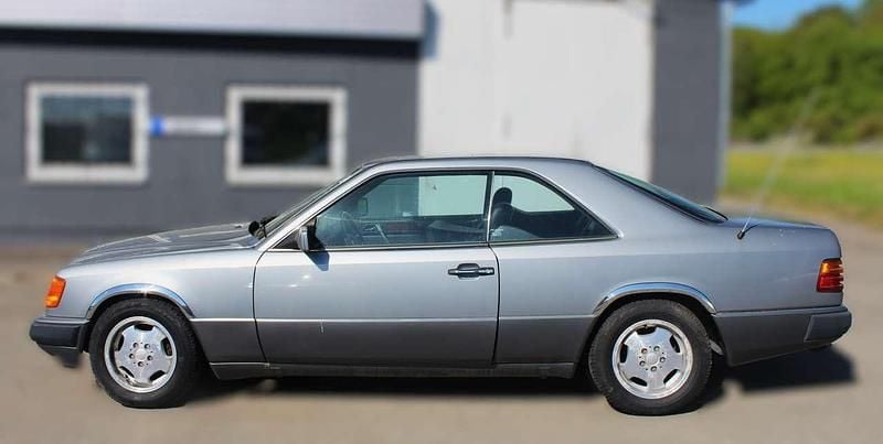 Gebraucht Mercedes 230 132 PS (97 kW) 1993 Silber Coupé