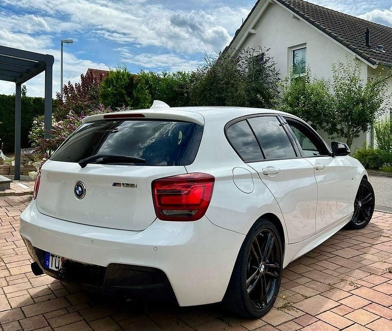 Weiß Gebraucht 2014 BMW M135 Sport Line Kleinwagen | 18.000 € (Guter Preis) - Bild 1/4
