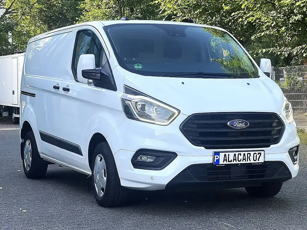 Gebraucht Ford 300 Trend 131 PS (96 kW) 2020 Weiß Van / Kleinbus