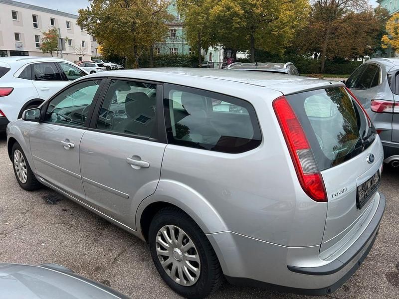 Gebraucht Ford Focus Style 101 PS (74 kW) 2007 Silber Limousine