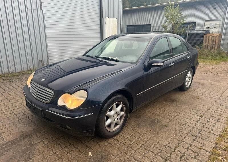 Blau Gebraucht 2004 Mercedes C200 Limousine | 1.500 € (Superpreis) - Bild 1/4