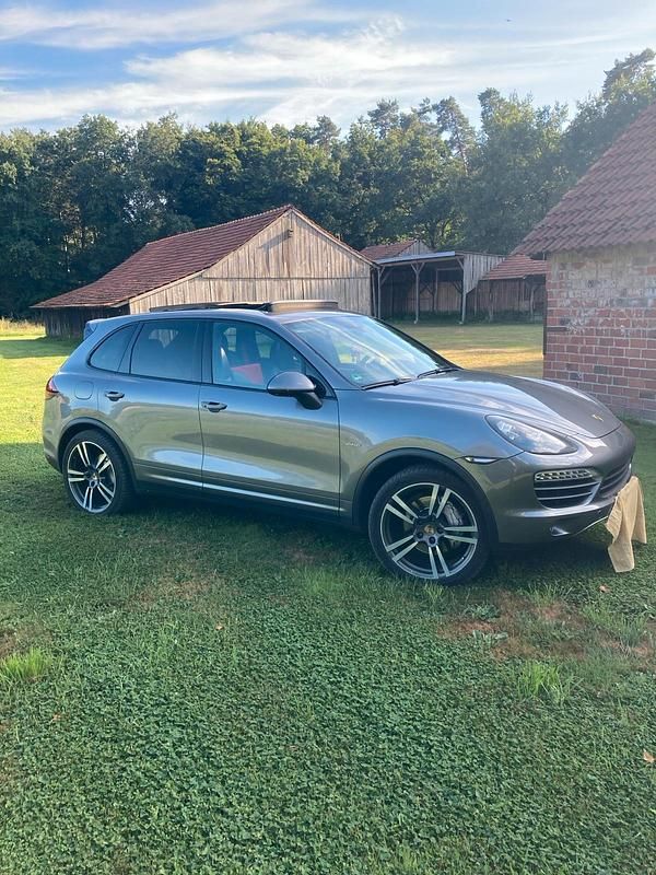 Grau Gebraucht 2013 Porsche Cayenne SUV | 24.300 € (Superpreis) - Bild 1/4
