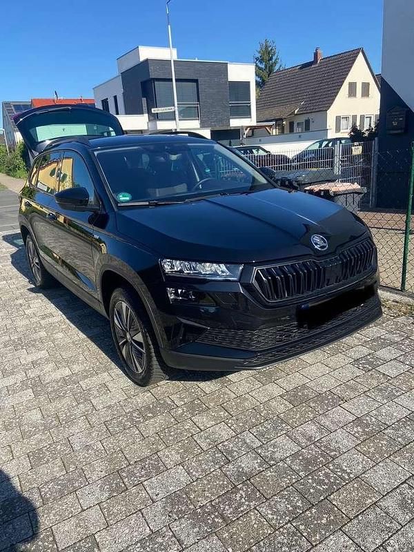Schwarz Gebraucht 2022 Skoda Karoq Tour SUV | 26.500 € (Fairer Preis) - Bild 1/3