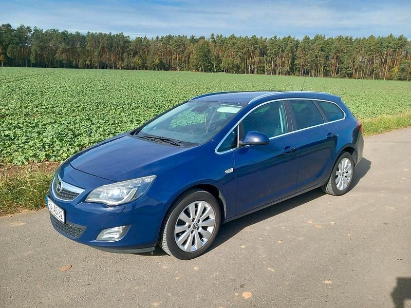 Blau Gebraucht 2012 Opel Astra Kombi | 2.850 € - Bild 1/4
