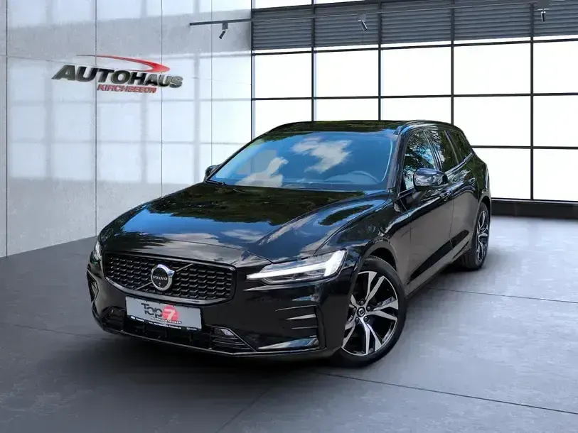 Gebraucht Volvo V60 Plus 197 PS (144 kW) 2025 Onyx black (metallic) Kombi