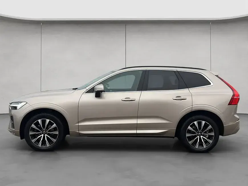 Gebraucht Volvo XC60 Core 250 PS (183 kW) 2024 Silber SUV