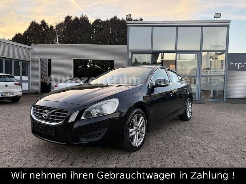 Gebraucht Volvo S60 Momentum 136 PS (100 kW) 2014 Schwarz Limousine