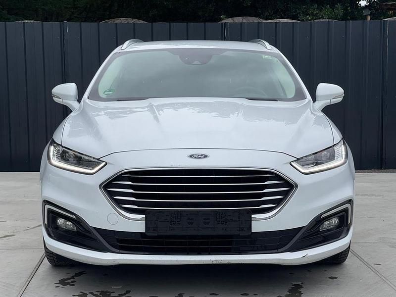 Weiß Gebraucht 2020 Ford Mondeo Titanium Limousine | 10.300 € (Superpreis) - Bild 1/4