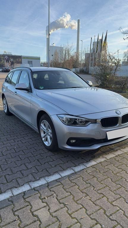 Gebraucht BMW 320 190 PS (139 kW) 2019 Grau Kombi