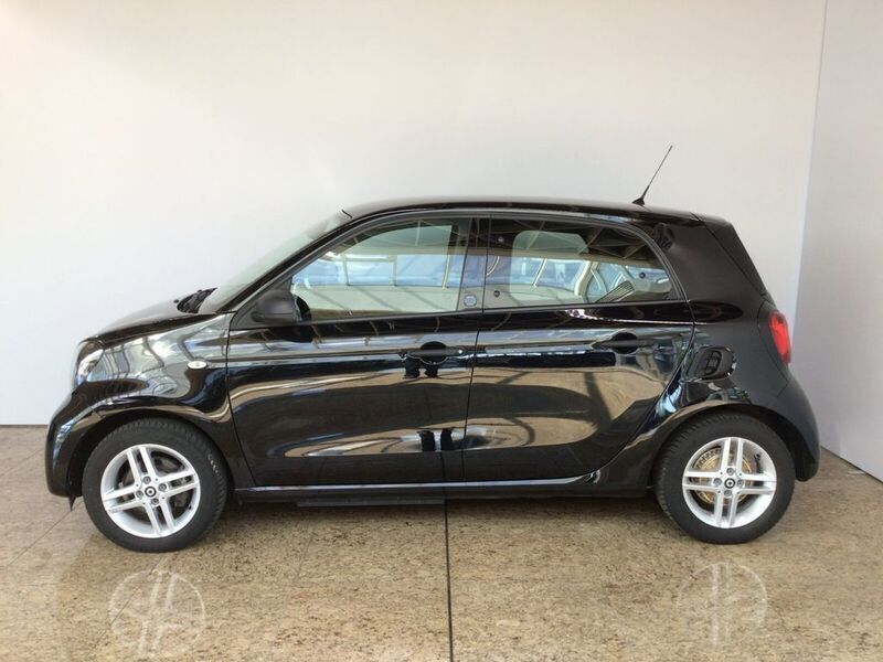 Gebraucht Smart ForFour Electric Drive 60 kW (82 PS) 2021 Schwarz Limousine