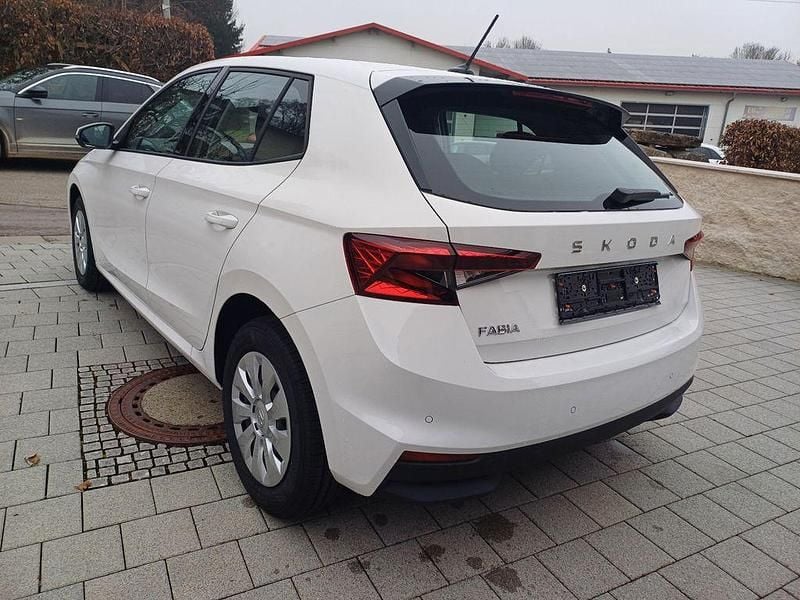 Neu Skoda Fabia Essence 80 PS (58 kW) 2025 Weiß Limousine
