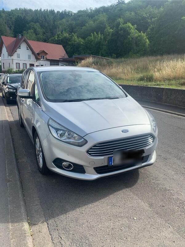 Silber Gebraucht 2016 Ford S-MAX S Van / Kleinbus | 10.500 € (Superpreis) - Bild 1/4